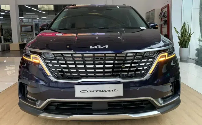 Kia Carnival giảm giá bán khởi điểm, tăng sức đấu ‘tân binh’ Volkswagen Viloran