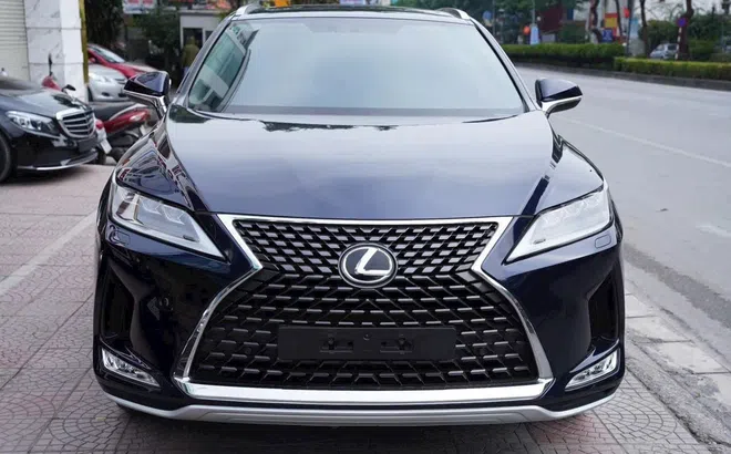 Lăn bánh 30.000 km, Lexus RX 300 cũ chấp nhận bán "lỗ" tới hơn 1 tỷ đồng