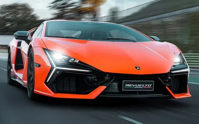 Siêu xe hybrid nhà Lamborghini bán ‘đắt như tôm tươi’, cháy hàng cho tới 2026