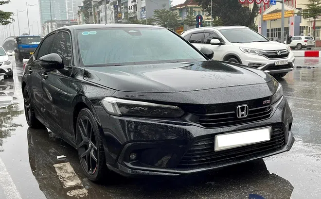 Mới lăn bánh 1 năm, Honda Civic 2023 chạy lướt xuống giá không ngờ trên sàn xe cũ