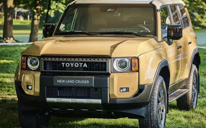 Toyota dừng giao hàng nhiều ô tô do gian lận kiểm định, gồm cả Land Cruiser và Hilux