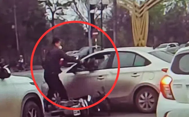 Bất ngờ với danh tính người dùng mũ bảo hiểm đập vỡ kính ô tô ở Nghệ An