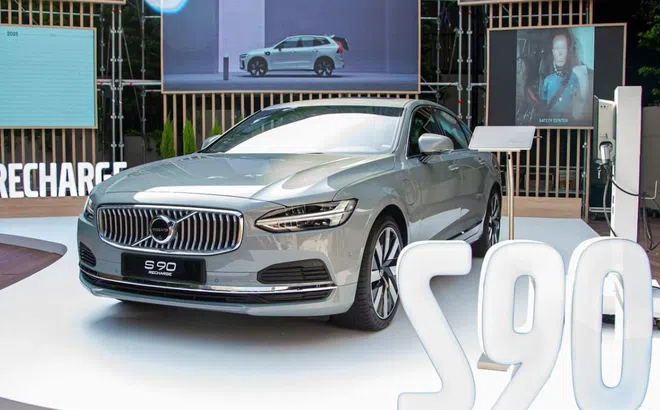 Volvo S90 Recharge ra mắt tại Việt Nam, tiêu thụ xăng ít hơn xe máy