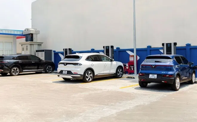 Hãng xe điện VinFast thử nghiệm trụ sạc siêu nhanh công nghệ mới 360 kW tại Đà Nẵng