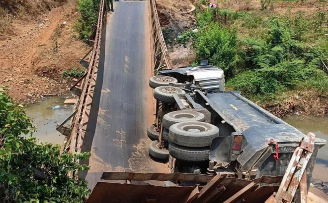 Vụ xe tải gây sập cầu ở Bình Phước: Tài xế có thể bị xử lý hình sự