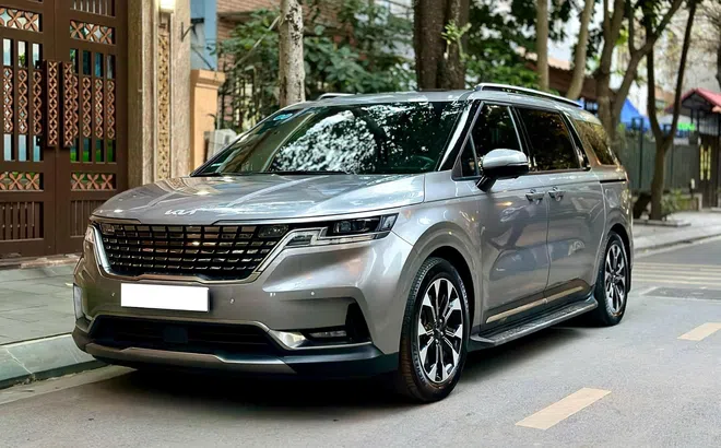 Sử dụng 3 năm, xe gia đình Kia Carnival cũ được chủ nhân bán lại với giá khó tin
