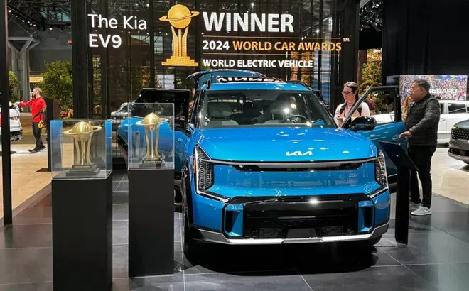 Xe điện Kia EV9 'thắng lớn' tại giải thưởng Ô tô thế giới của năm 2024