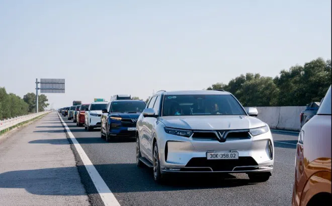 Người dùng Việt nói gì về quãng đường di chuyển thực tế của ô tô điện VinFast?