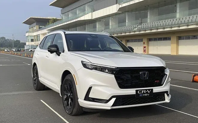 Ngược dòng thị trường, Honda CR-V hybrid bán kênh giá 30 triệu đồng tại đại lý