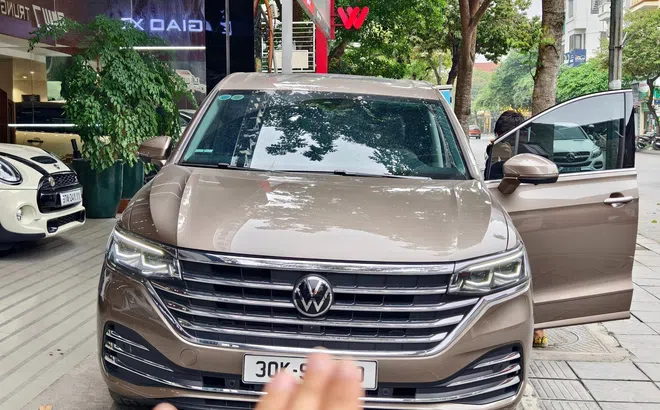 Giật mình với tốc độ khấu hao của MPV 'cận sang' Volkswagen Viloran chạy lướt 2.000 km