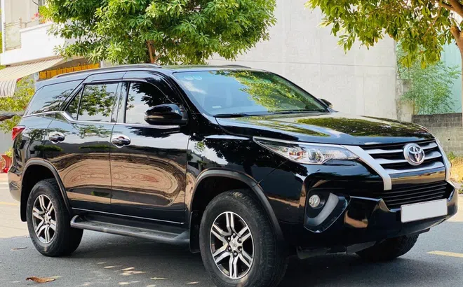 Toyota Fortuner lăn bánh 6 năm rao bán với giá ngang ‘đàn em’ Yaris Cross