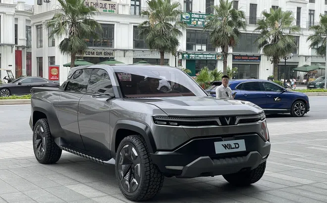 "Sờ tận tay" bán tải điện VinFast Wild được trưng bày tại Hà Nội