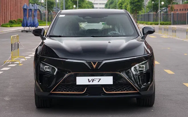 Chiêm ngưỡng VinFast VF 7 phiên bản giới hạn Hỏa Long Độc Bản chỉ 68 chiếc được sản xuất