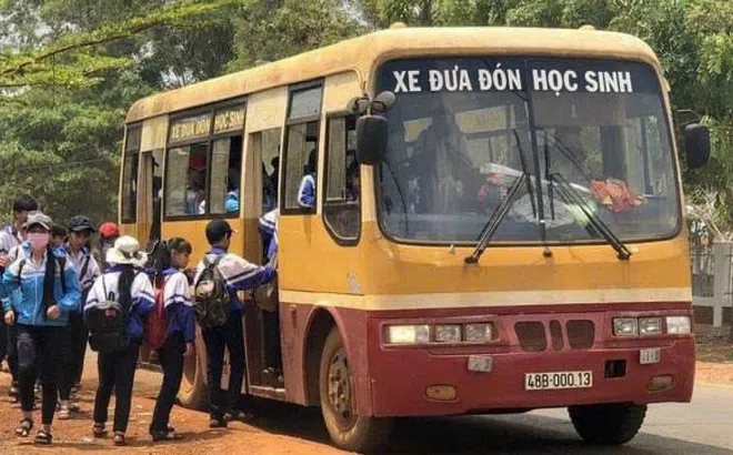 Đề xuất xe chở học sinh sơn màu vàng đậm nổi bật, có hệ thống camera giám sát toàn diện