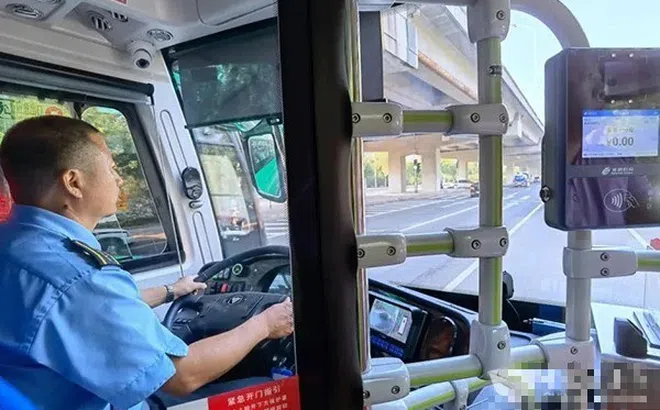 Đề xuất quy định mới cho ô tô chở học sinh: Phải có thiết bị cảnh báo, chống bỏ quên trẻ trên xe