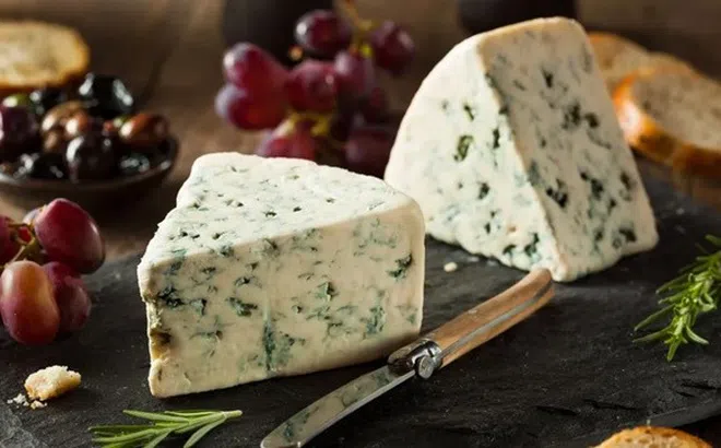 Tại sao ăn phô mai bị mốc lại tốt ?