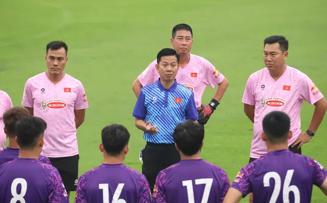 Thầy trò HLV Hoàng Anh Tuấn nhận 'doping' sau trận thắng U23 Malaysia