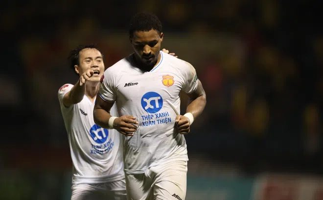 Rafaelson ghi 5 bàn, Nam Định ngược dòng đánh bại Thanh Hóa