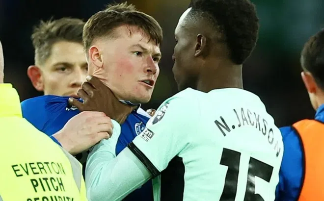Sao Chelsea bóp cổ đối thủ làm HLV Pochettino hốt hoảng