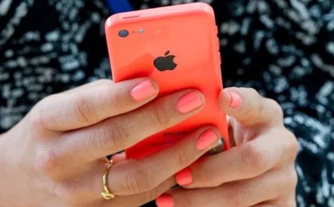 Gặp cảnh báo tam giác này trên iPhone thì tuyệt đối đừng đem máy bỏ vào thùng gạo kẻo hối hận