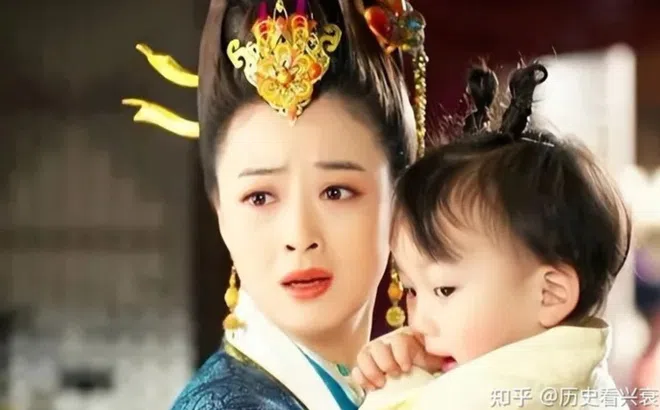 Vì sao phi tần thời xưa không tự mình cho con bú? Lý do thật sự buồn xé lòng