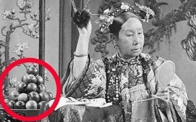 Từ Hi có một đội quân 'chế sữa người' bí mật để phục vụ nhu cầu cải lão hoàn đồng