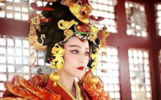 Lão nông vô tình nhặt được miếng vàng, khui ra bí mật nghìn năm của Võ Tắc Thiên