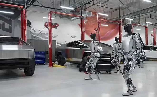 Kỹ sư nhà máy Tesla bị robot tự động tấn công dữ dội