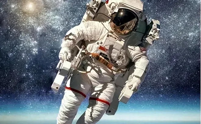 Con gái người trồng anh đào trở thành nữ phi hành gia đầu tiên đi bộ trong không gian