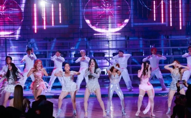 Mỹ Linh 'cãi' khán giả khi bị chê mặc ngắn, lý lẽ ra sao mà được khen tấm tắc?