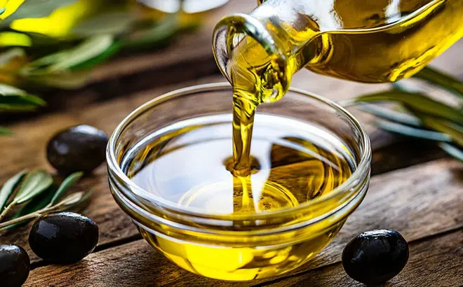 Vì sao dầu ô liu tốt cho sức khỏe? 11 lợi ích của dầu ô liu đã được khoa học chứng minh