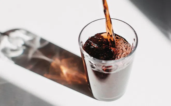 8 tác dụng phụ của việc tiêu thụ quá nhiều Soda ăn kiêng