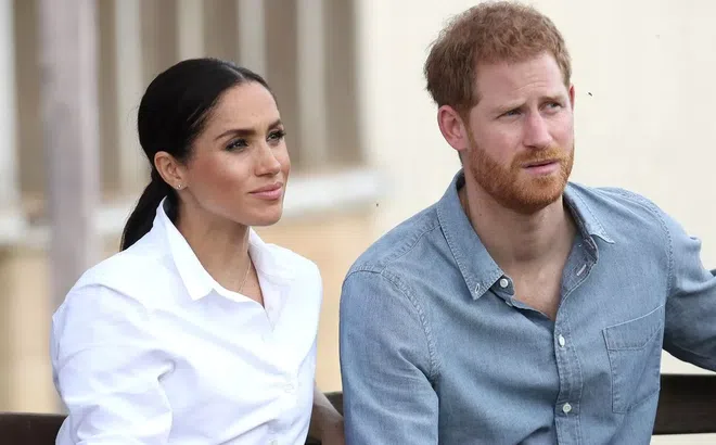Hoàng tử Harry và công nương Meghan Markle 'có thể mất hàng triệu đô la' nếu bị tước danh hiệu hoàng gia
