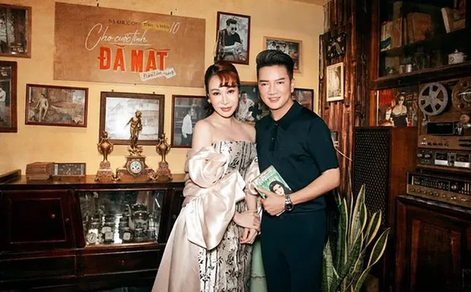 'Chị đẹp' Uyên Linh bị Đàm Vĩnh Hưng 'nhắc nhở' giữa chốn đông người vì đi trễ sự kiện hơn 1 tiếng